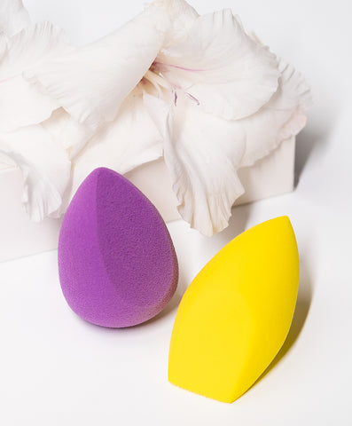 Sponge With Lucent Matte Foundation Sponge With Lucent Matte Foundation